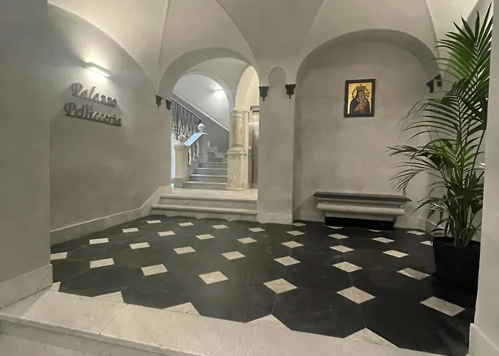 Rolli Palace By Pellicceriasuperior דירה *