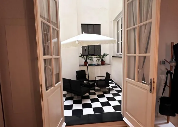 Rolli Palace By Pellicceriasuperior דירה