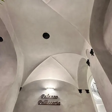 Rolli Palace By Pellicceriasuperior アパート